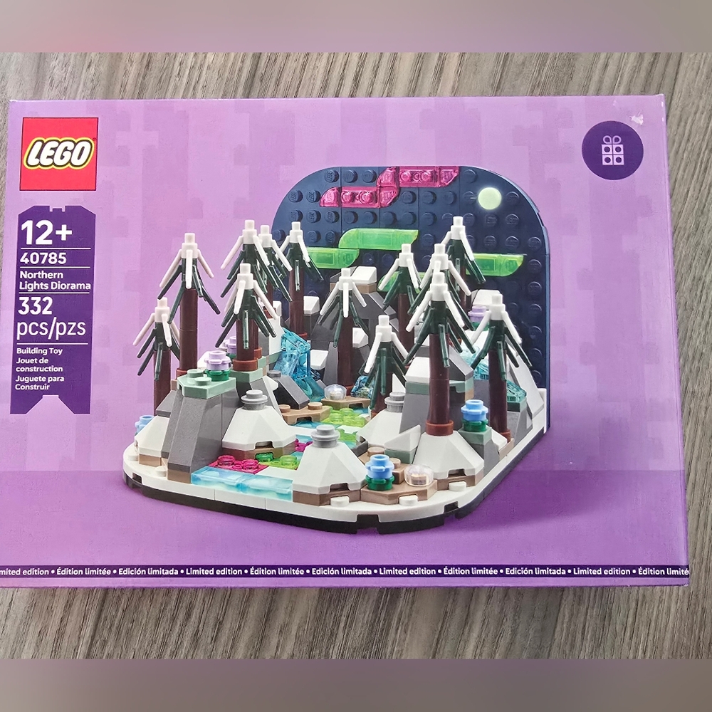 LEGO Northern Lights Diorama Building Set - Purple & White